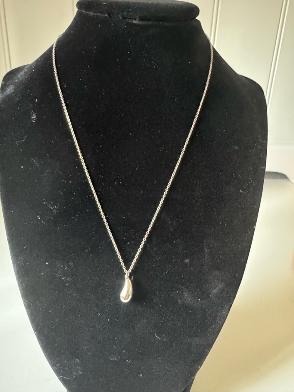 Tiffany & Co Women’s Silver Teardrop 925 Pendant Necklace
